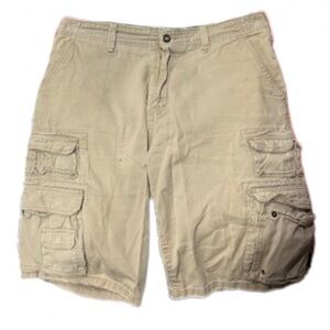 Men’s khaki shorts